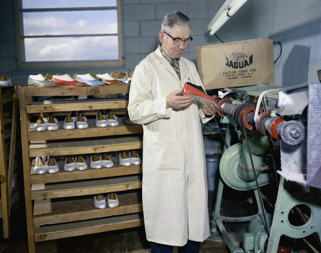 Inspección de calzado en una fábrica