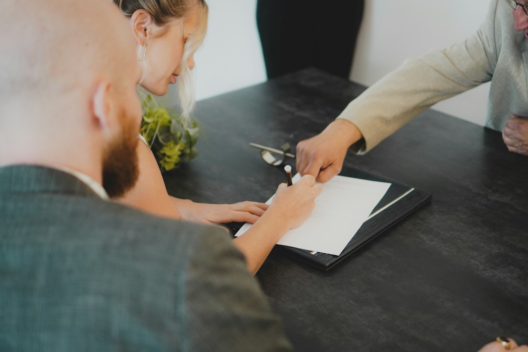 Firma de una autorización documental