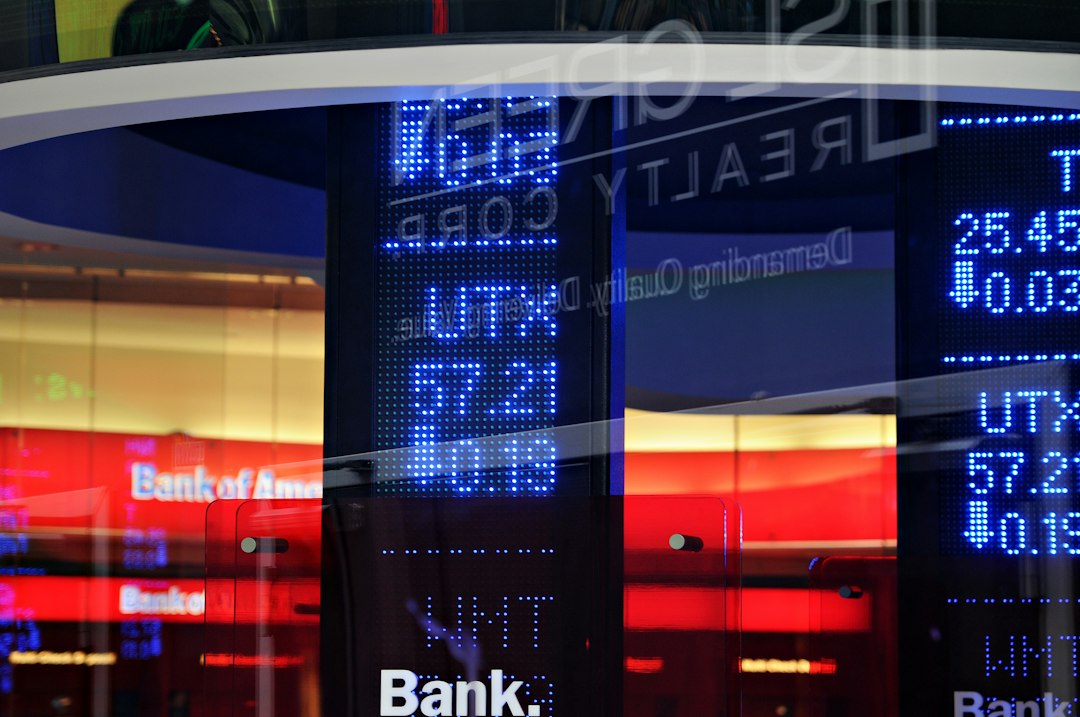 Edificio bancario en una semana marcada por decisiones de bancos centrales