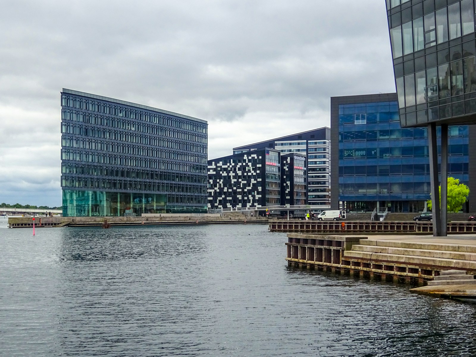Edificios financieros junto al puerto de Copenhague