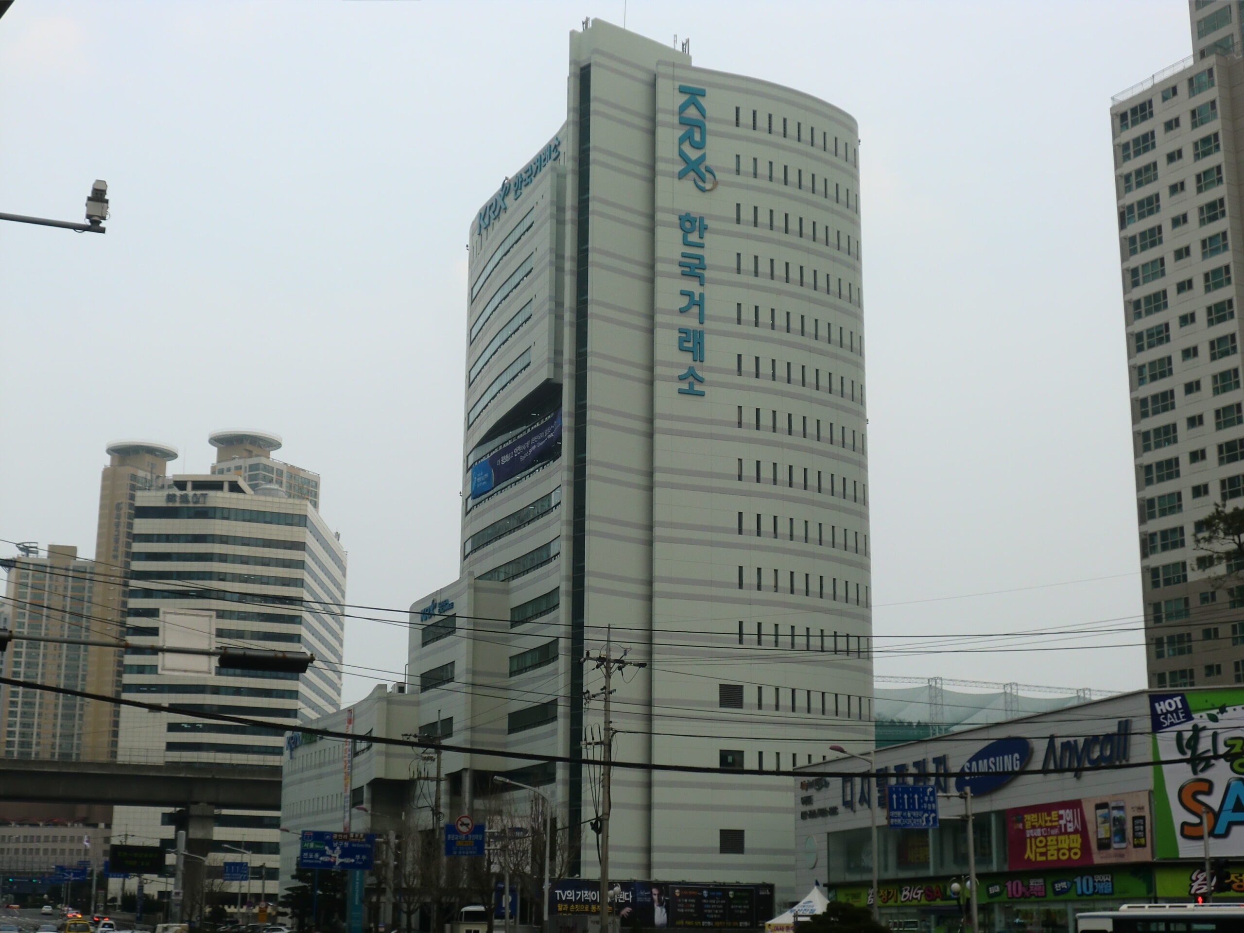 Edificio de Korea Exchange (KRX) en Busan, Corea del Sur. Foto de hyolee2, Wikimedia Commons, CC BY-SA 3.0.