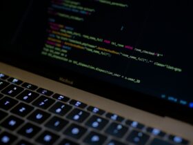 Código PHP mostrado en un editor de programación, ilustración de las vulnerabilidades PHP2Shell