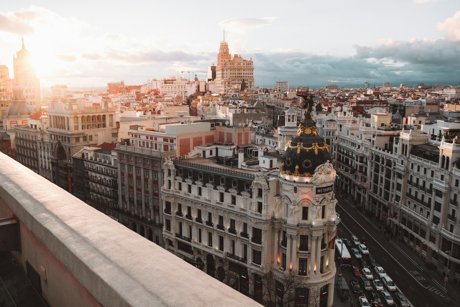 Vista urbana de Madrid, sede de instituciones y empresas
