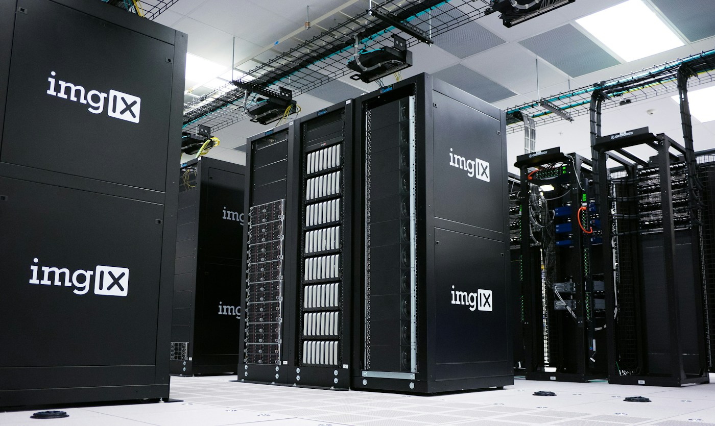 Racks de servidores de un centro de datos para inteligencia artificial