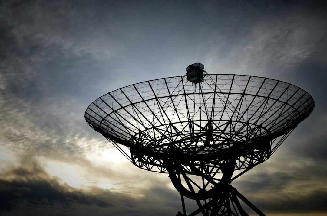 Radiotelescopio utilizado para comunicaciones y observación
