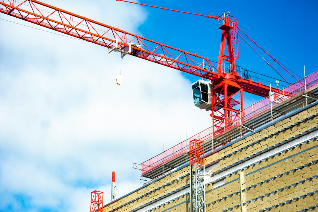Grúa de construcción en Reino Unido, destino potencial de la financiación pública