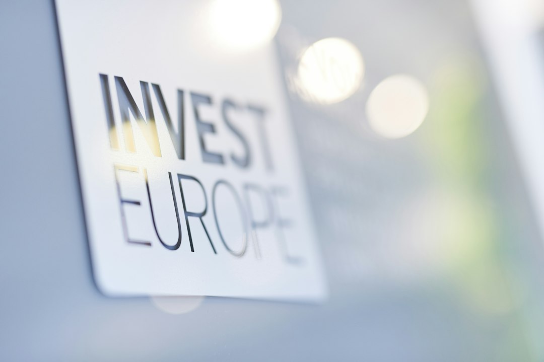 Cartel de inversión europea en un entorno corporativo