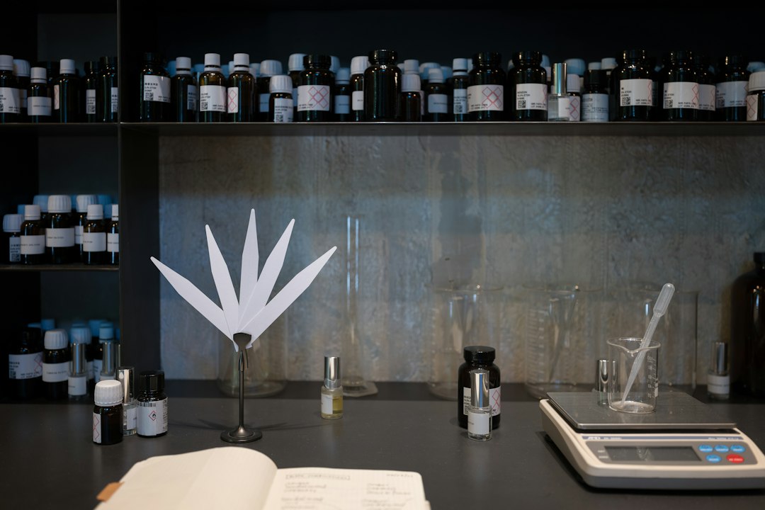 Mesa de trabajo para elaboración de perfumes