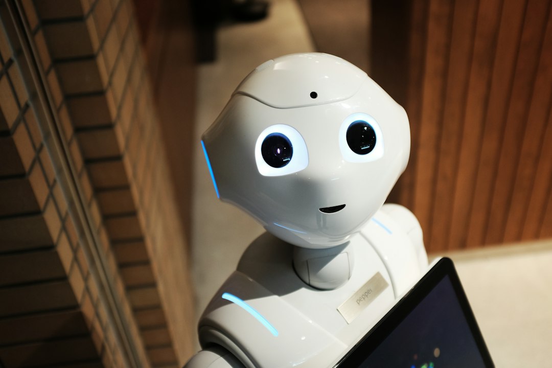 Robot humanoide utilizado para ilustrar la autonomía de agentes de IA