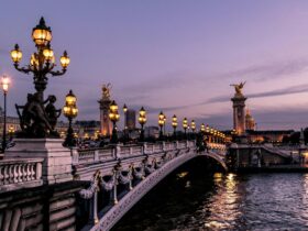 La prima de riesgo de Francia vuelve a niveles de la crisis del euro: qué señala y qué no