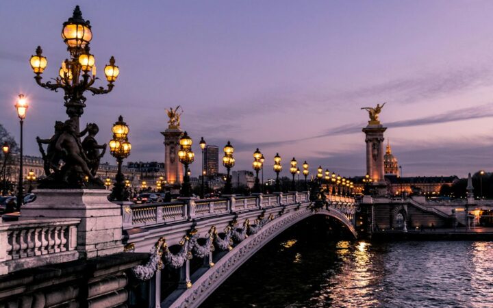 La prima de riesgo de Francia vuelve a niveles de la crisis del euro: qué señala y qué no