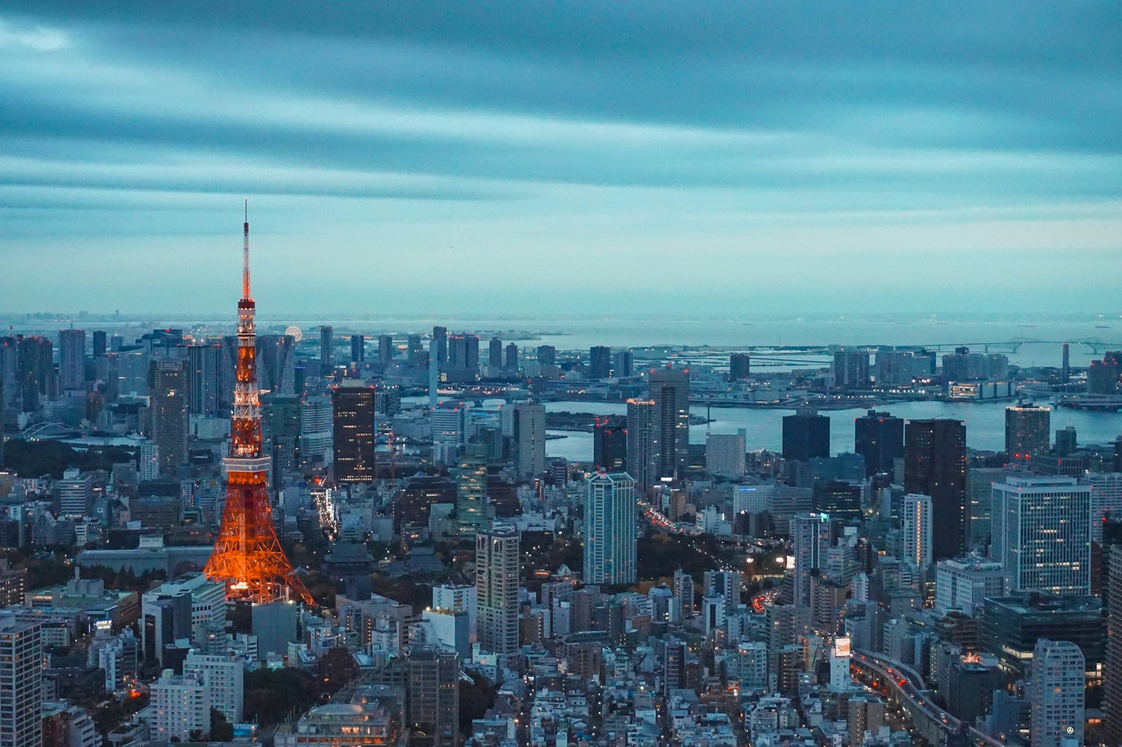 Vista de Tokio en un artículo sobre la política monetaria del Banco de Japón