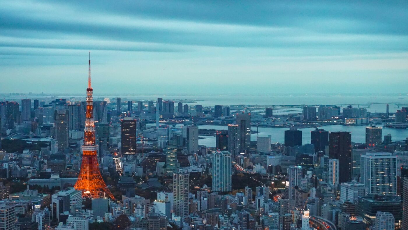 Vista nocturna de Tokio con la Torre de Tokio