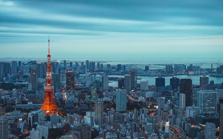 Vista nocturna de Tokio con la Torre de Tokio