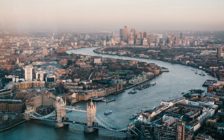 Distrito financiero de Londres y economía británica