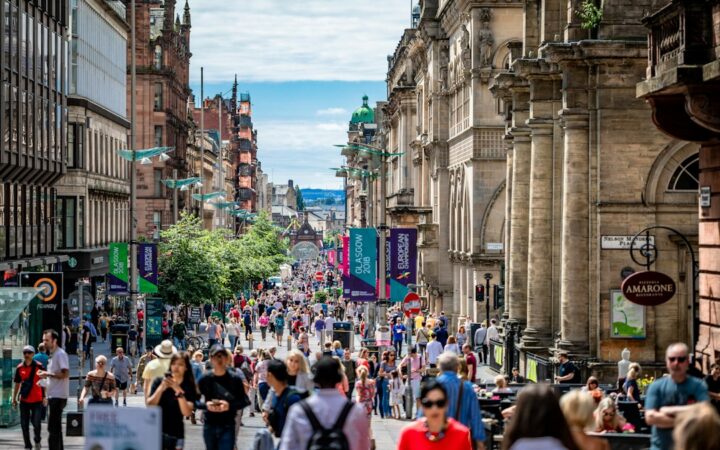 Las ventas minoristas británicas caen un 0,4% y la confianza se hunde: el consumo entra en el invierno con señales mixtas
