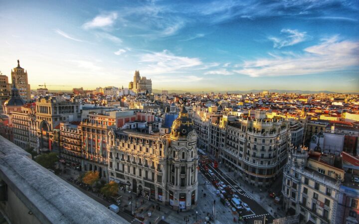 Panorámica urbana de Madrid y economía española