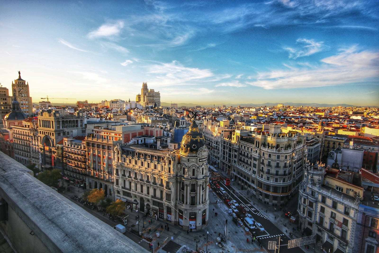 Panorámica urbana de Madrid y economía española