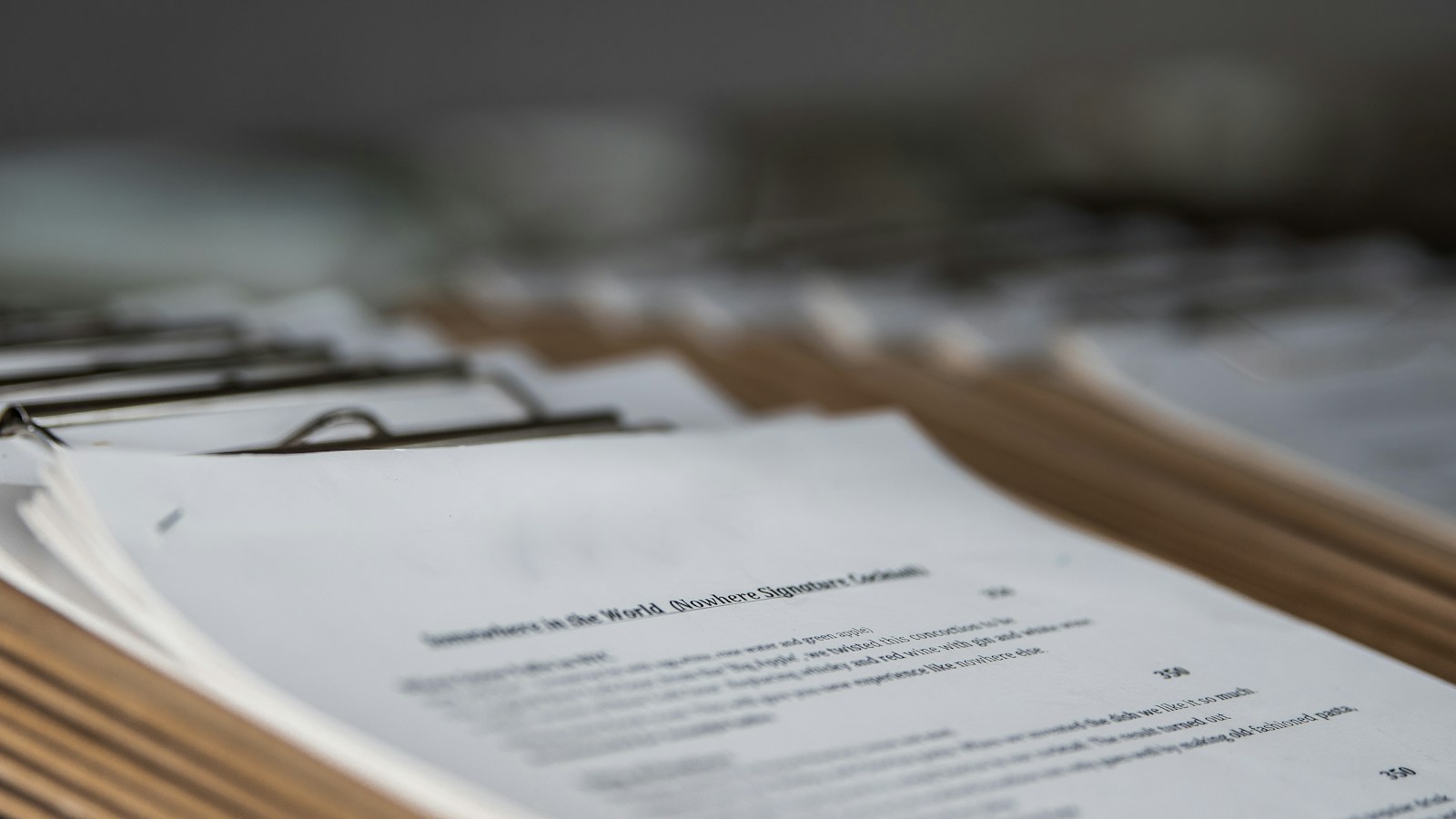 Documentación empresarial para revisión y cumplimiento