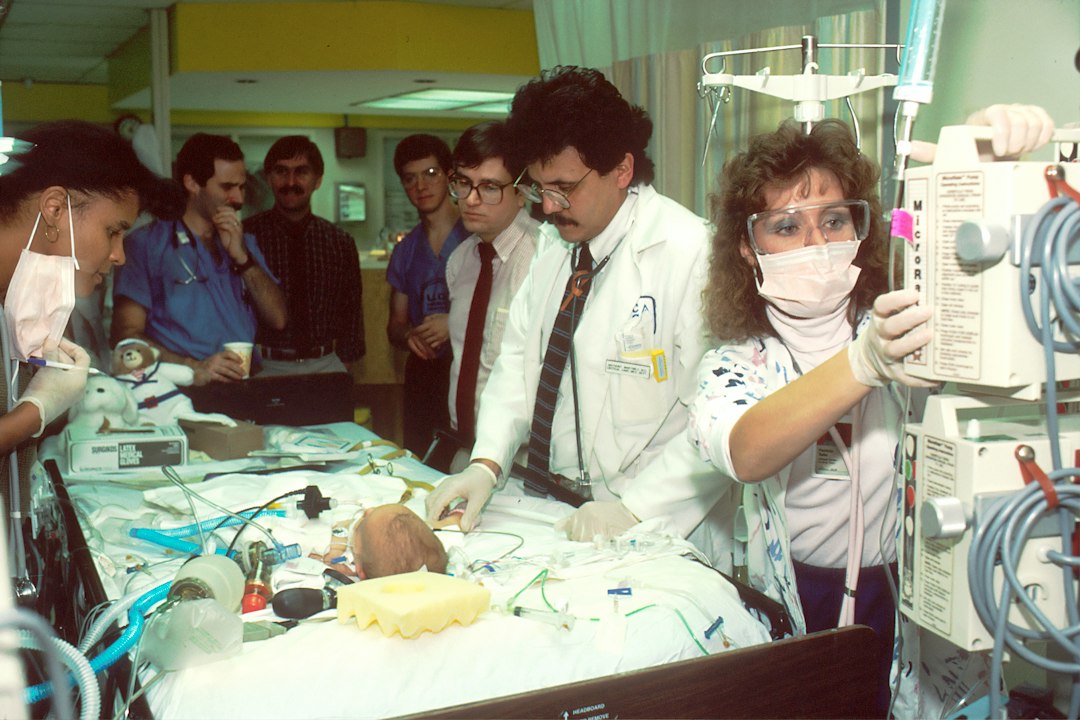 Sanidad destina 17,025 millones a mantener plazas de Medicina en universidades públicas