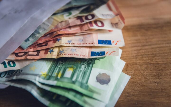 Banderas de la Unión Europea ante la reforma del mercado de titulización