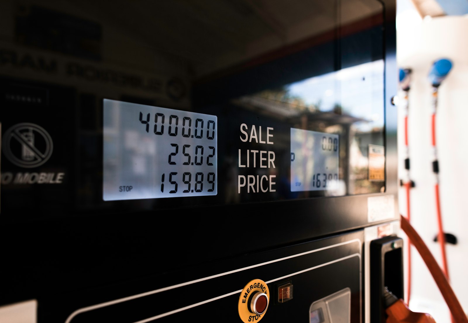 Surtidor de combustible, imagen ilustrativa de las rebajas fiscales a los carburantes