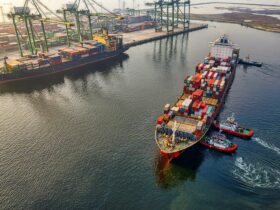 Buque portacontenedores utilizado en el comercio internacional