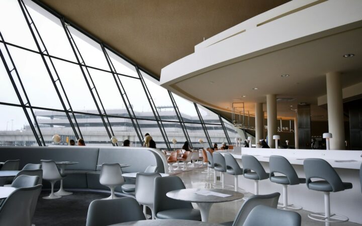 Restaurante situado en una terminal aeroportuaria