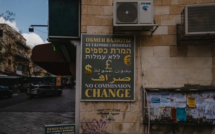 Bandera de Israel durante el debate sobre criptomonedas y sanciones