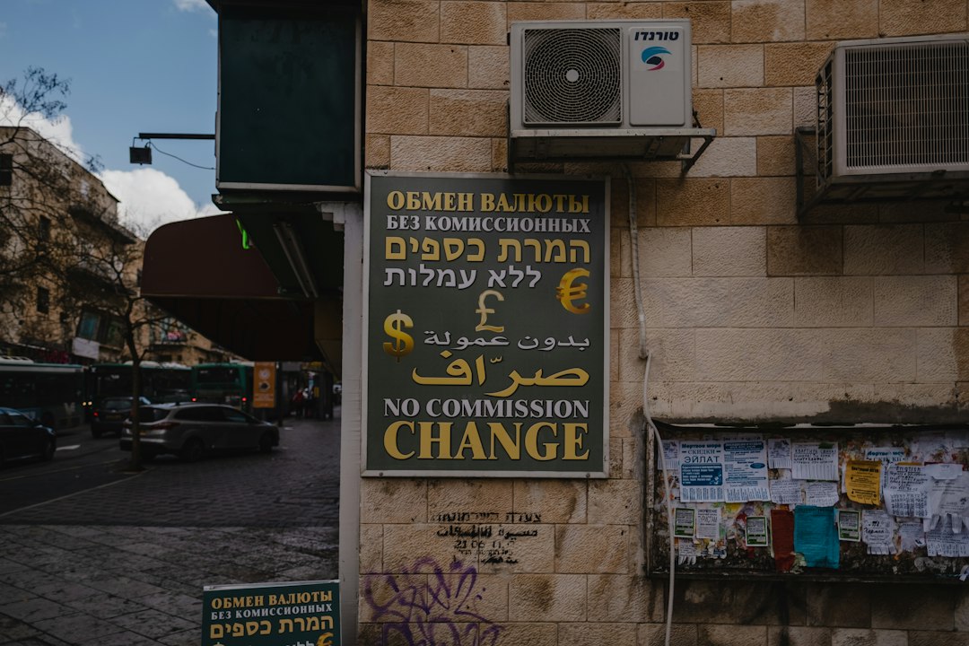 Bandera de Israel durante el debate sobre criptomonedas y sanciones
