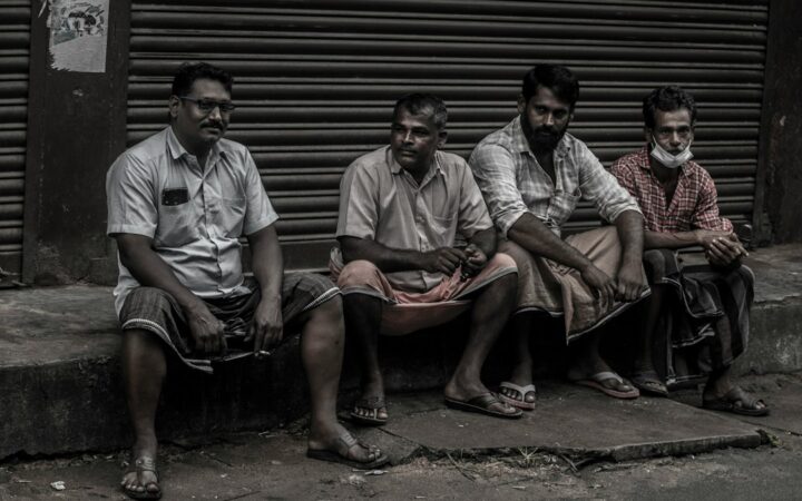 India acelera su actividad al máximo de cuatro meses, pero la contratación casi se detiene