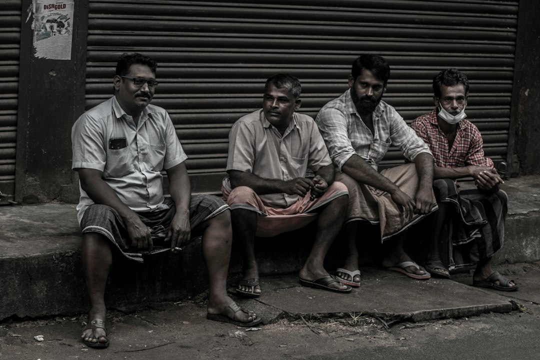 India acelera su actividad al máximo de cuatro meses, pero la contratación casi se detiene