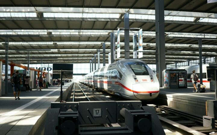 Tren de alta velocidad utilizado como imagen editorial para el software de IA aplicado al transporte