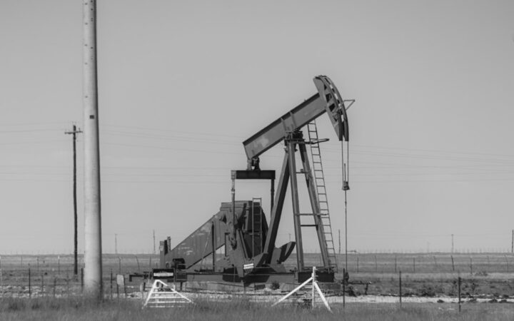 Bomba de extracción de petróleo en un paisaje de Texas
