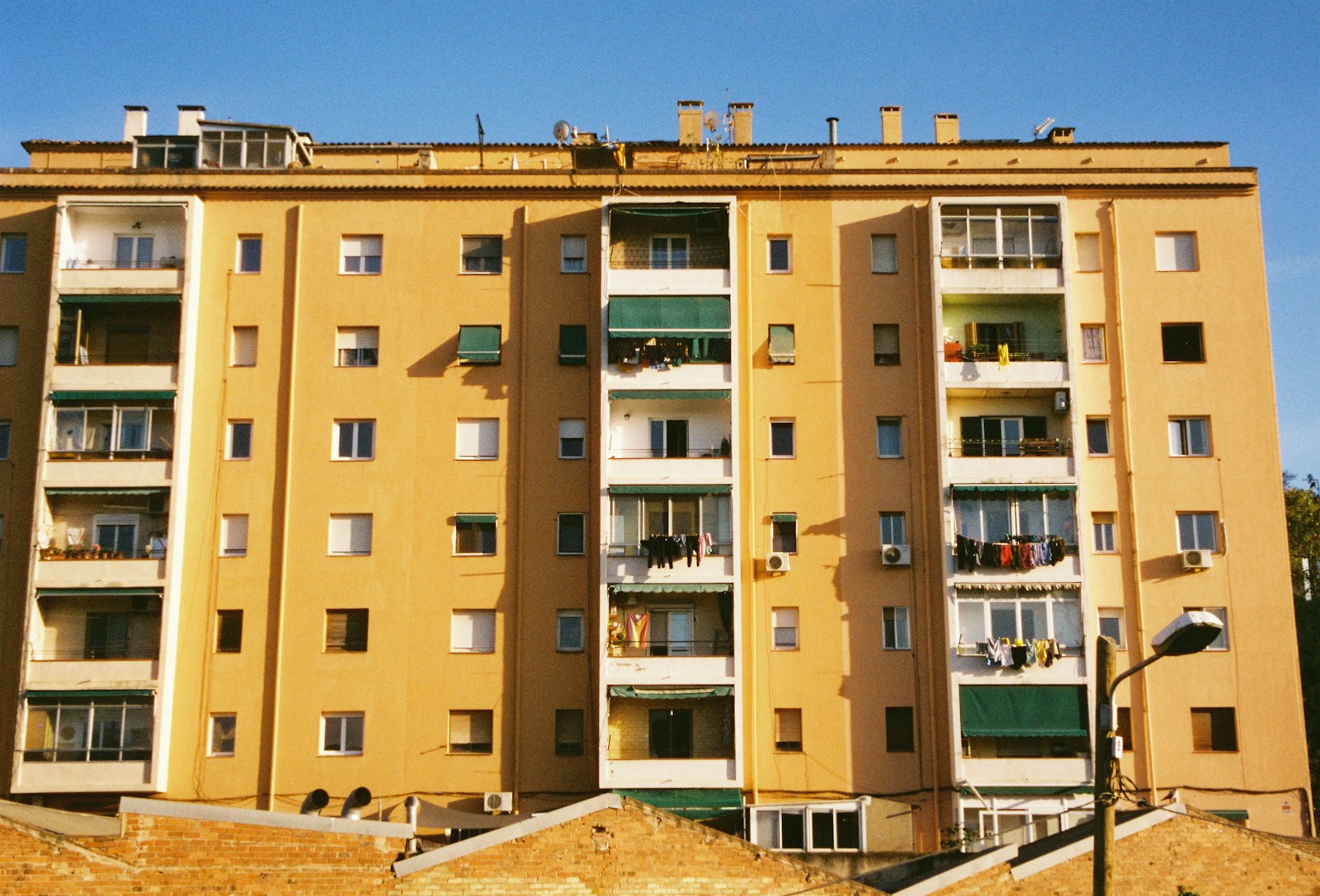Edificios residenciales en España en un artículo sobre Neinor y Aedas Homes