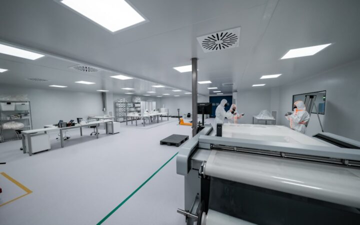 Oblea de semiconductores en una planta de fabricación avanzada