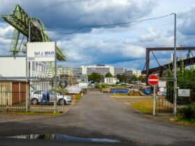 Complejo industrial alemán junto al río Rin