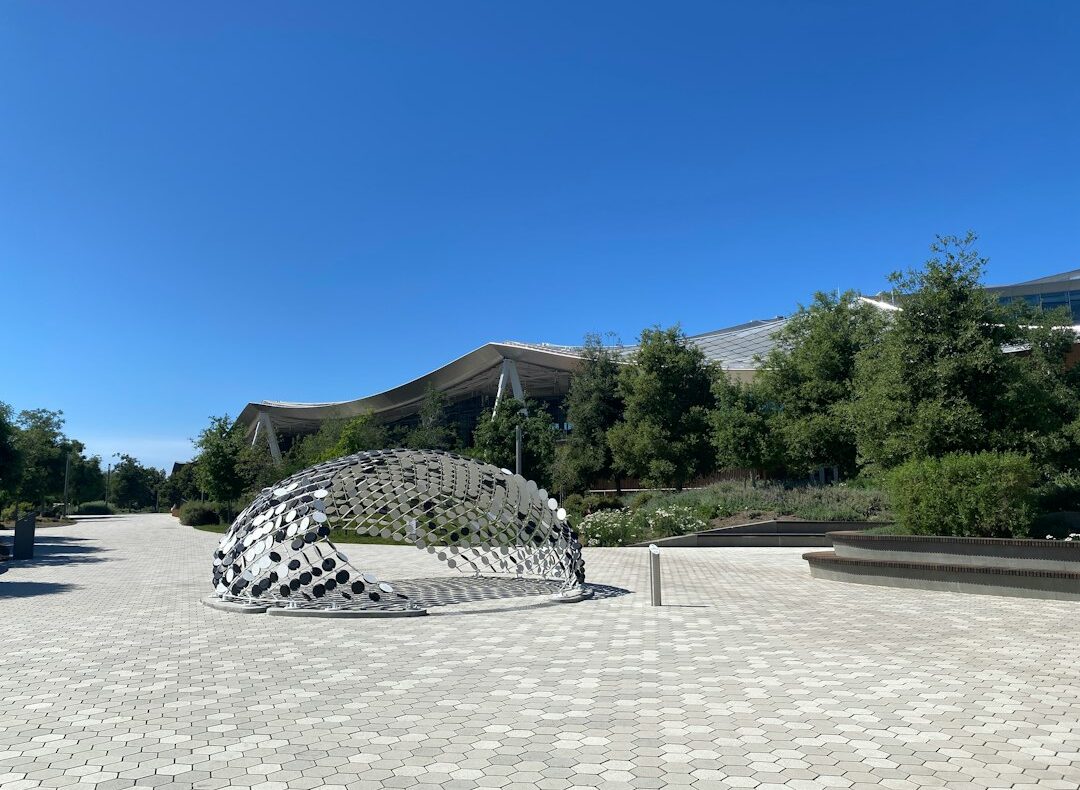 Edificio de Google con su logotipo