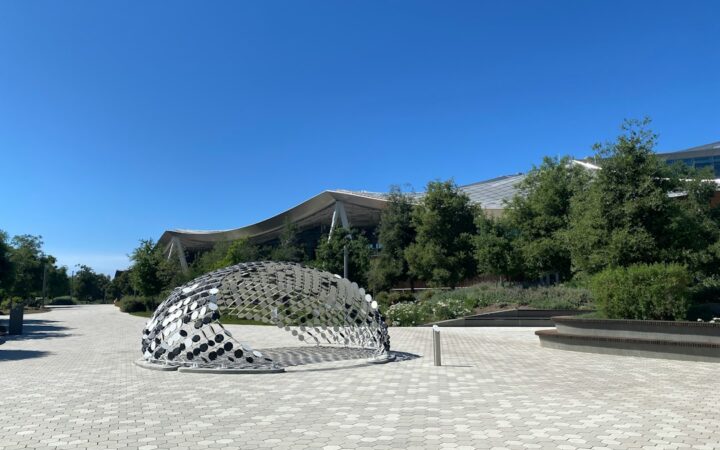 Edificio de Google con su logotipo