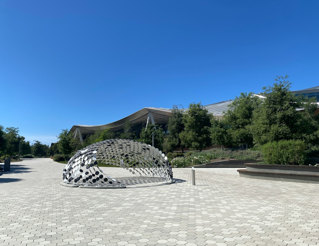 Edificio de Google con su logotipo