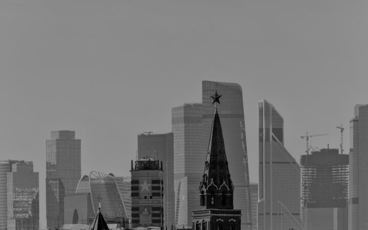 Rusia mantiene los tipos en el 14% y eleva su previsión de inflación: energía, presupuesto y guerra tensan el escenario
