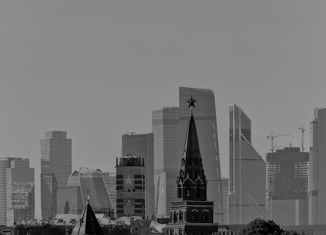 Rusia mantiene los tipos en el 14% y eleva su previsión de inflación: energía, presupuesto y guerra tensan el escenario
